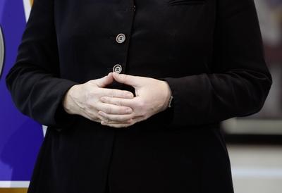 Die Haende von Angela MERKEL Bundeskanzlerin und CDU Vorsitzende Berlin Deutschland The hand-stock-foto