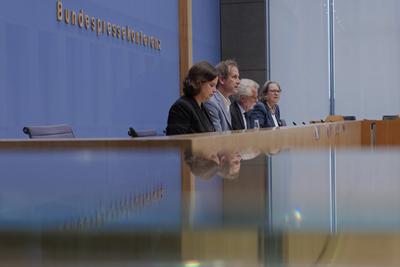 Integrationsbarometer 2024 vorgestellt-stock-foto