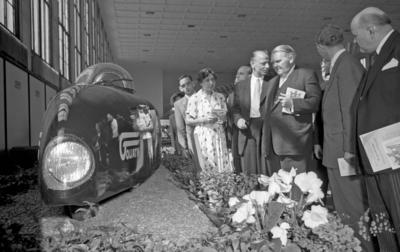 Internationaler Autosalon am Funkturm in Berlin, 06.-16. Sept. 1951 Ludwig Erhard-stock-photo