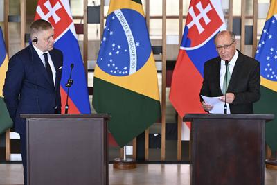 Alckmin recebe Prim Minist da Eslov?quia-stock-foto