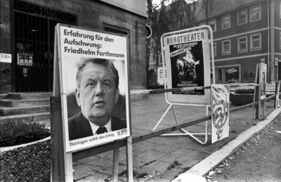 Deutschland, Bad Langensalza, 13.10.1990 Archiv-Nr.: 20-72-11 Landtagswahl in Thueringen Foto: Wahlplakate ivon Friedhel-stock-foto