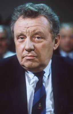 Friedhelm Farthmann (SPD-Politiker) 10/90 - Mann Politik Politiker Partei SPD dunkelhaarig kurzhaarig seri?s Jackett Kra-stock-foto