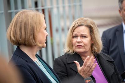Pressestatement zum Thema Nationaler Aktionsplan Menschenhandel vor dem Bundeskanzleramt in Berlin ? Nancy Faeser, Bundesinnenministerin-stock-photo
