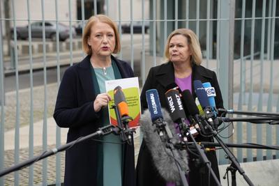 Pressekonferenz vor dem Kanzleramt, Faeser, Paus-stock-photo