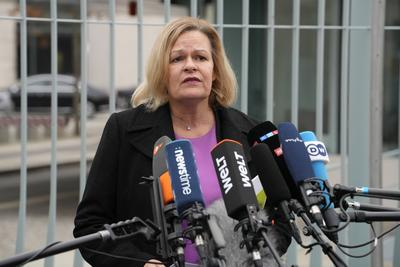 Pressekonferenz vor dem Kanzleramt, Faeser-stock-foto