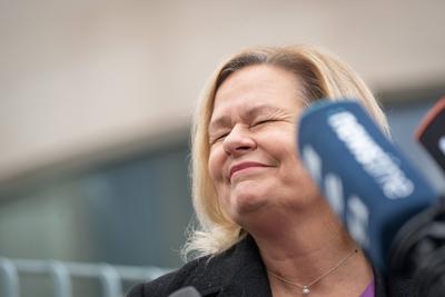 Pressestatement zum Thema Nationaler Aktionsplan Menschenhandel vor dem Bundeskanzleramt in Berlin ? Nancy Faeser, Bundesinnenministerin-stock-photo