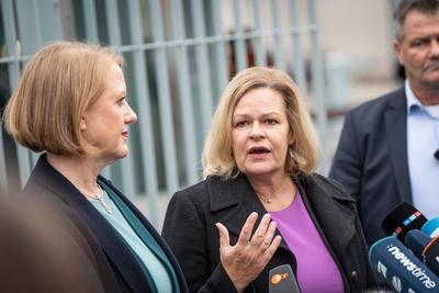 Pressestatement zum Thema Nationaler Aktionsplan Menschenhandel vor dem Bundeskanzleramt in Berlin ? Nancy Faeser, Bundesinnenministerin-stock-photo