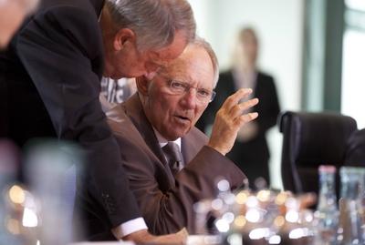 Bildnummer: 58347073  Datum: 25.04.2012  Copyright: imago/Christian ThielDeutschland, Berlin, Bundeskanzleramt, 100. Kabinettssitzung, Bernd Neumann und Wolfgang Sch?uble, 25.04.2012 People Politik x0x xkg 2012 quer Politik Partei Minister Treffen Kanzleramt Bundeskanzlerin Kabinett  58347073 Date 25 04 2012 Copyright Imago Christian Thiel Germany Berlin Federal Chancellery 100 Cabinet meeting Bernd Neumann and Wolfgang Sch?uble 25 04 2012 Celebrities politics x0x xkg 2012 horizontal politics Party Ministers Meeting Chancellery Chancellor Cabinet-stock-photo