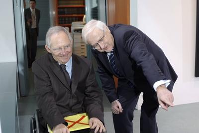 Bildnummer: 53672926  Datum: 16.12.2009  Copyright: imago/Reiner ZensenBerlin, den 16.12.2009 Kabinettssitzung im Bundeskanzleramt Foto: Bundesfinanzminister Wolfgang Sch?uble, CDU, links und Bundeswirtschaftsminister Rainer Br?derle, FDP. People Politik kbdig xmk 2009 quer Highlight premiumd POLITIKBildnummer 53672926 Date 16 12 2009 Copyright Imago Reiner Zensen Berlin the 16 12 2009 Cabinet meeting in Federal Chancellery Photo German finance minister Wolfgang Sch?uble CDU left and German Economics Minister Rainer Br?derle FDP Celebrities politics Kbdig xmk 2009 horizontal Highlight premiumd politics-stock-photo