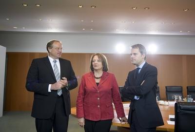 Bildnummer: 58884087  Datum: 10.10.2012  Copyright: imago/IPONDirk Niebel, Leutheusser-Schnarrenberger, Daniel Bahr, Kabinettssitzung DEU, Deutschland, Germany, Berlin, 10.10.2012 Dirk Niebel, Bundesentwicklungshilfeminister FDP, Sabine Leutheusser-Schnarrenberger, Bundesjustizministerin FDP, und Daniel Bahr, Bundesgesundheitsminister, FDP (v.l.n.r.), vor der Kabinettssitzung im Berliner Kanzleramt. Kabinettsitzung, Bundeskanzleramt, Kabinett, Bundeskabinett, Bundespolitik, Deutsche Politik, Politiker, MF, 2012. Dirk Niebel, Federal Minsiter of International Development FDP, Sabine Leutheusser-Schnarrenberger, Federal Minister of Justice FDP, and Daniel Bahr, Federal Minister for Health, FDP (f.l.t.r.) at cabinet meeting at the chancellor office in Berlin. Politics, Germany, political, Politician kbdig 2012 quer Dirk Niebel Sabine Leutheusser-Schnarrenberger Daniel Bahr Kabinettssitzung Bundeskanzleramt Kabinett Bundeskabinett Bundespolitik Deutsche Politik Politiker Politics Germany political Politician  58884087 Date 10 10 2012 Copyright Imago  Dirk Niebel Leutheusser Schnarrenberger Daniel BAHR Cabinet meeting DEU Germany Germany Berlin 10 10 2012 Dirk Niebel Federal Development Minister FDP Sabine Leutheusser Schnarrenberger Federal Justice Minister FDP and Daniel BAHR Federal Health Minister FDP V l n r before the Cabinet meeting in Berlin Chancellery Cabinet meeting Federal Chancellery Cabinet Federal Cabinet Federal politics German politics Politicians MF 2012 Dirk Niebel Federal minsiter of International Development FDP Sabine Leutheusser Schnarrenberger Federal Ministers of Justice FDP and Daniel BAHR Federal Ministers for Health FDP F l T r AT Cabinet Meeting AT The Chancellor Office in Berlin POLITICS Germany Political politician Kbdig 2012 horizontal Dirk Niebel Sabine Leutheusser Schnarrenberger Daniel BAHR Cabinet meeting Federal Chancellery Cabinet Federal Cabinet Federal politics German politics Politicians POLITICS Germany Political politician-stock-photo
