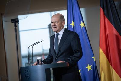 Pressestatement von Bundeskanzler Olaf Scholz im Bundeskanzleramt zur bevorstehenden Vertrauensfrage im Deutschen Bundestag-stock-foto