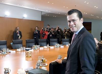 Karl-Theodor zu Guttenberg, Kabinett DEU, Deutschland, Berlin, 11.02.2009 Karl-Theodor zu Guttenberg, Bundeswirtschaftsm-stock-foto