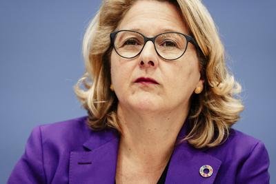 17. Entwicklungspolitischen Berichts der Bundesregierung-stock-foto