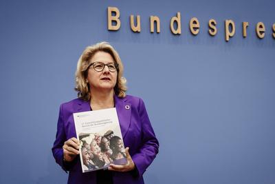 17. Entwicklungspolitischen Berichts der Bundesregierung-stock-foto