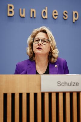 17. Entwicklungspolitischen Berichts der Bundesregierung-stock-foto