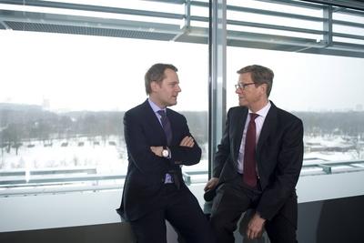 Bildnummer: 59123312  Datum: 23.01.2013  Copyright: imago/IPONDaniel Bahr, Guido Westerwelle, Kabinettssitzung DEU, Deutschland, Germany, Berlin, 23.01.2013 Daniel Bahr, Bundesgesundheitsminister, FDP, und Bundesaussenminister Guido Westerwelle, FDP (rechts), vor der Kabinettssitzung im Berliner Kanzleramt. Kabinettsitzung, Bundeskanzleramt, Kabinett, Bundeskabinett, Bundespolitik, Deutsche Politik, Politiker, QF Querformat, 2013. Daniel Bahr, Federal Minister for Health, FDP, and Guido Westerwelle, Federal Minister of Foreign Affairs FDP (right), at cabinet meeting at the chancellor office in Berlin. Politics, Germany, political, Politician. Politik People GER x0x xub 2013 quer premiumd Guido Westerwelle Daniel Bahr Kabinettssitzung Pers?nlichkeit Bundeskanzleramt Kabinett Bundeskabinett Bundespolitik Deutsche Politik Politiker 2013 Politics Germany political Politician  59123312 Date 23 01 2013 Copyright Imago  Daniel BAHR Guido Westerwelle Cabinet meeting DEU Germany Germany Berlin 23 01 2013 Daniel BAHR Federal Health Minister FDP and German Foreign Minister Guido Westerwelle FDP right before the Cabinet meeting in Berlin Chancellery Cabinet meeting Federal Chancellery Cabinet Federal Cabinet Federal politics German politics Politicians QF Landscape 2013 Daniel BAHR Federal Ministers for Health FDP and Guido Westerwelle Federal Ministers of Foreign Affairs FDP Right AT Cabinet Meeting AT The Chancellor Office in Berlin POLITICS Germany Political politician politics Celebrities ger x0x  2013 horizontal premiumd Guido Westerwelle Daniel BAHR Cabinet meeting Personality Federal Chancellery Cabinet Federal Cabinet Federal politics German politics Politicians 2013 POLITICS Germany Political politician-stock-photo