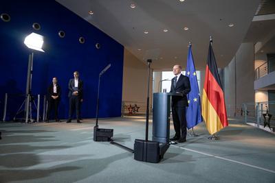 Pressestatement von Bundeskanzler Olaf Scholz im Bundeskanzleramt zur bevorstehenden Vertrauensfrage im Deutschen Bundestag-stock-foto