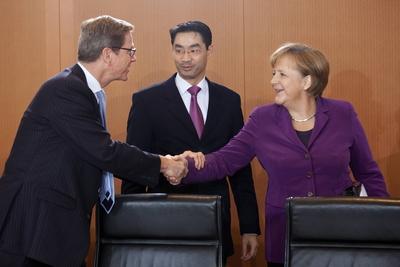 Bundesaussenminister Guido Westerwelle FDP Philipp Roesler FDP Bundeswirtschaftsminister und Viz-stock-foto