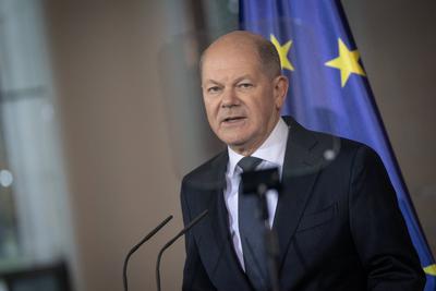 Pressestatement von Bundeskanzler Olaf Scholz im Bundeskanzleramt zur bevorstehenden Vertrauensfrage im Deutschen Bundestag-stock-foto