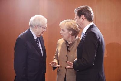 Bildnummer: 53579004  Datum: 04.11.2009  Copyright: imago/Reiner ZensenBerlin, den 04.11.2009 2. Kabinettssitzung der neuen Bundesregierung im Bundeskanzleramt Foto: v.l.n.r. Bundeswirtschaftsminister Rainer Br?derle, FDP, Bundeskanzlerin Angela Merkel, CDU und Bundesaussenminister Guido Westerwelle, FDP. Berlin People Politik GER Bundeskabinett Kabinett Sitzung kbdig xub 2009 querBildnummer 53579004 Date 04 11 2009 Copyright Imago Reiner Zensen Berlin the 04 11 2009 2 Cabinet meeting the New Federal government in Federal Chancellery Photo V l n r German Economics Minister Rainer Br?derle FDP Chancellor Angela Merkel CDU and German Foreign Minister Guido Westerwelle FDP Berlin Celebrities politics ger Federal Cabinet Cabinet Meeting Kbdig  2009 horizontal-stock-foto