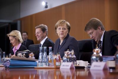 vlnr Ursula VON DER LEYEN CDU Bundesarbeitsminister Guido WESTERWELLE FDP Bundesaussenmi-stock-foto