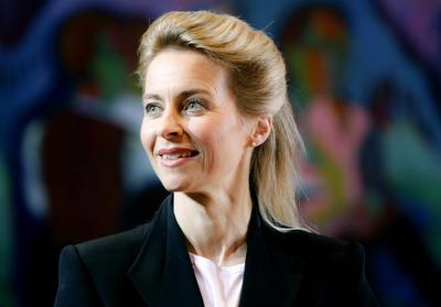 Erste Kabinettssitzung grosse Koalition Bundesfamilienministerin Ursula von der Leyen,CDU, aufgenommen vor Beginn der er-stock-photo