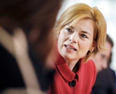 Bundeslandwirtschaftsministerin Julia Kloeckner CDU aufgenommen vor der 50 Kabinettsitzung im Bu-stock-foto
