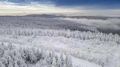 Lust auf Winter? Nach tagelangem November grau gab es in den Mittelgebirgen reichlich Neuschnee. Doch auch hier waren di-stock-foto