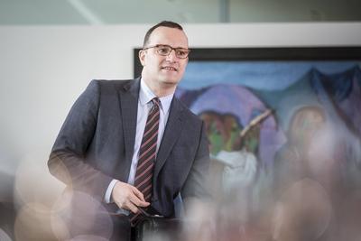Bundesgesundheitsminister Jens Spahn CDU aufgenommen im Rahmen der woechentlichen Kabinettssitzung-stock-foto