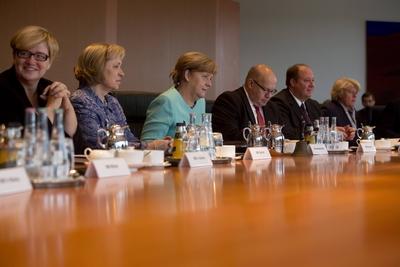 Deutschland, Berlin, Bundeskanzleramt, 154. Kabinettsitzung, Bundeskanzlerin Angela Merkel CDU, Kanzleramtsminister Pet-stock-foto