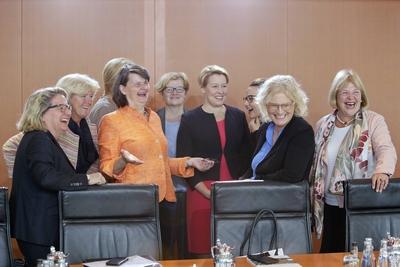 10 07 2019 Berlin Deutschland 60 Kabinettsitzung im Bundeskanzleramt Foto Frauen Power zu Be-stock-foto