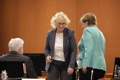Horst Seehofer, Bundesminister des Innern, fuer Bau und Heimat, CSU, Christine Lambrecht, Bundesministerin der Justiz u-stock-photo