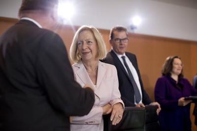Deutschland Berlin Bundeskanzleramt 162 Kabinettssitzung Gesundheitsminister Hermann Gr?he CDU-stock-foto