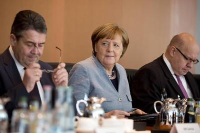 Bilder des Tages Deutschland, Berlin, Bundeskanzleramt, 170. Kabinettssitzung, Aussenminister Sigmar Gabriel SPD, Bunde-stock-foto