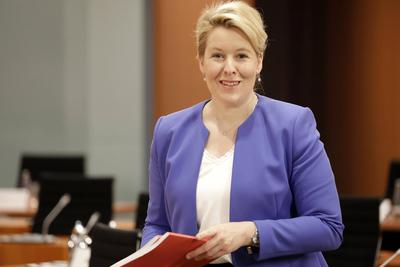 Franziska Giffey, Bundesministerin fuer Familie, Senioren, Frauen und Jugend, SPD, 105. Kabinettsitzung, DEU, Berlin, 0-stock-foto
