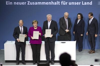 Seehofer, Merkel, Scholz, Koalitionsvertrag DEU, Deutschland, Germany, Berlin, 12 .03.2018 Olaf Scholz, designierter Fi-stock-foto