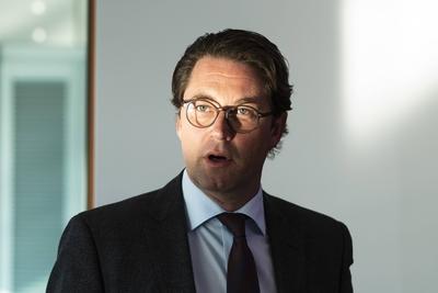 Bundesgesverkehrsminister Andreas Scheuer vor der Kabinettsitzung im Kanzleramt in Berlin am 10 Ok-stock-foto
