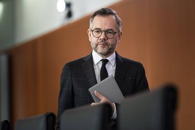 Michael Roth, Staatsminister im Auswaertigen Amt, aufgenommen im Rahmen der woechentlichen Sitzung vom Kabinett in Berl-stock-foto