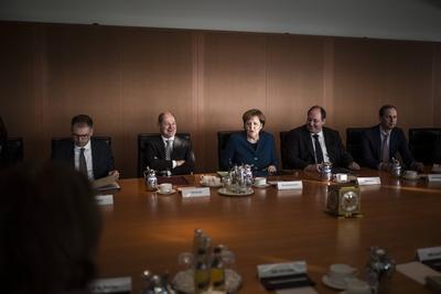 L R Niels Annen Staatsminister im Auswaertigen Amt Bundesfinanzminister Olaf Scholz SPD Bundes-stock-foto