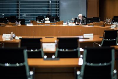 Horst Seehofer, Bundesinnenminister, aufgenommen im Rahmen der woechentlichen Kabinettssitzung im Bundeskanzleramt in B-stock-foto