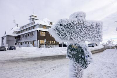 Lust auf Winter? Nach tagelangem November grau gab es in den Mittelgebirgen reichlich Neuschnee. Doch auch hier waren di-stock-foto