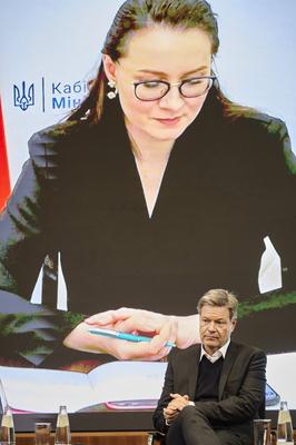 Robert Habeck beim 7.Deutsch-Ukrainisches Wirtschaftsforum in Berlin-stock-foto