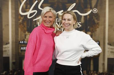 Kamilla Senjo, Susanne Klehn-stock-foto