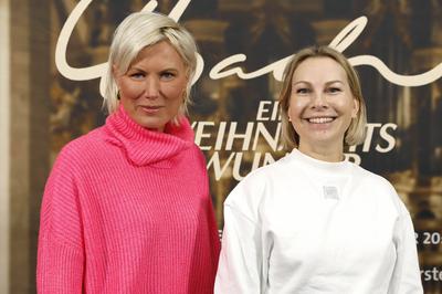 Kamilla Senjo, Susanne Klehn-stock-foto