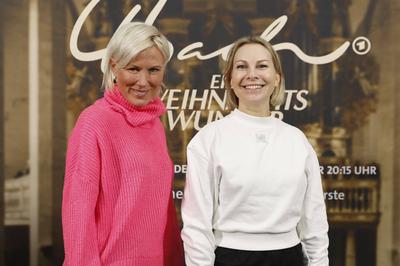 Kamilla Senjo, Susanne Klehn-stock-foto