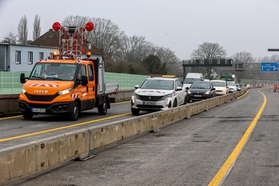Baustelle der Schlachthofbr?cke der Autobahn A40 in Bochum - A40-Sperrung bei Bochum endet.-stock-foto