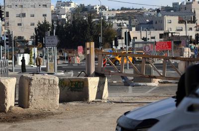 Israeli army forces close the entrances and roads of the city of Hebron in the West Bank-stock-photo