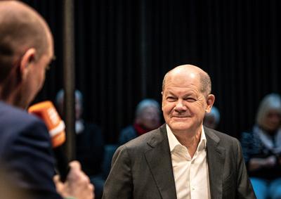 Politik, Live-Radioshow mit Olaf Scholz in Berlin-stock-photo