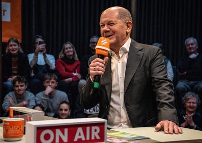 Politik, Live-Radioshow mit Olaf Scholz in Berlin-stock-photo