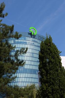 OMV Zentrale in Wien mit neuen Logo Wien, 17. 07. 2024 OMV - NEUES LOGO - neue Corporate Identity *** OMV headquarters i-stock-foto